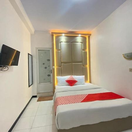 OYO 1351 Tanggulasi Resto&Residence Syariah Magetan Exterior foto