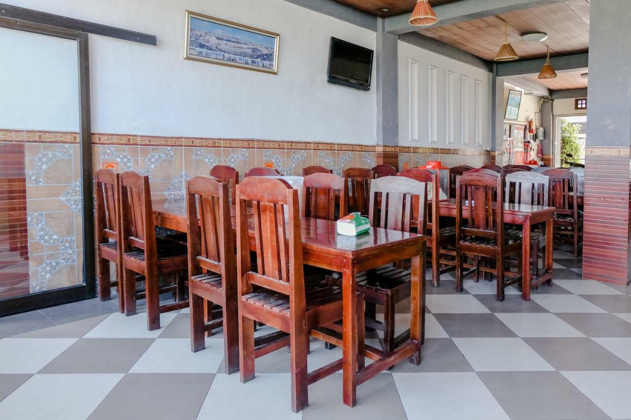 OYO 1351 Tanggulasi Resto&Residence Syariah Magetan Exterior foto