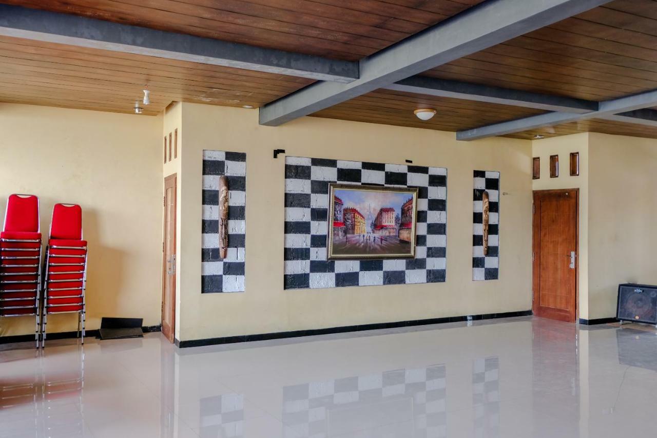 OYO 1351 Tanggulasi Resto&Residence Syariah Magetan Exterior foto
