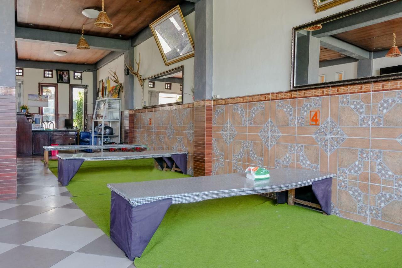 OYO 1351 Tanggulasi Resto&Residence Syariah Magetan Exterior foto